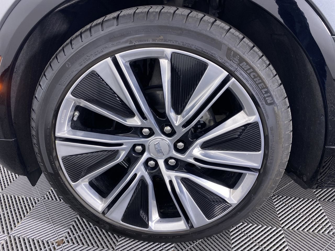 2024 Cadillac LYRIQ Luxury 3