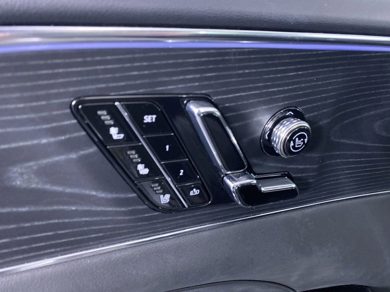 2024 Cadillac LYRIQ Luxury 3