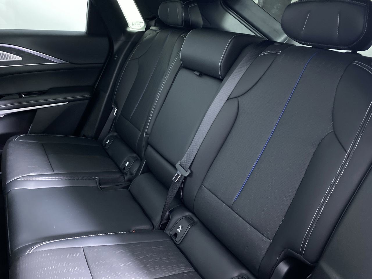 2024 Cadillac LYRIQ Luxury 3