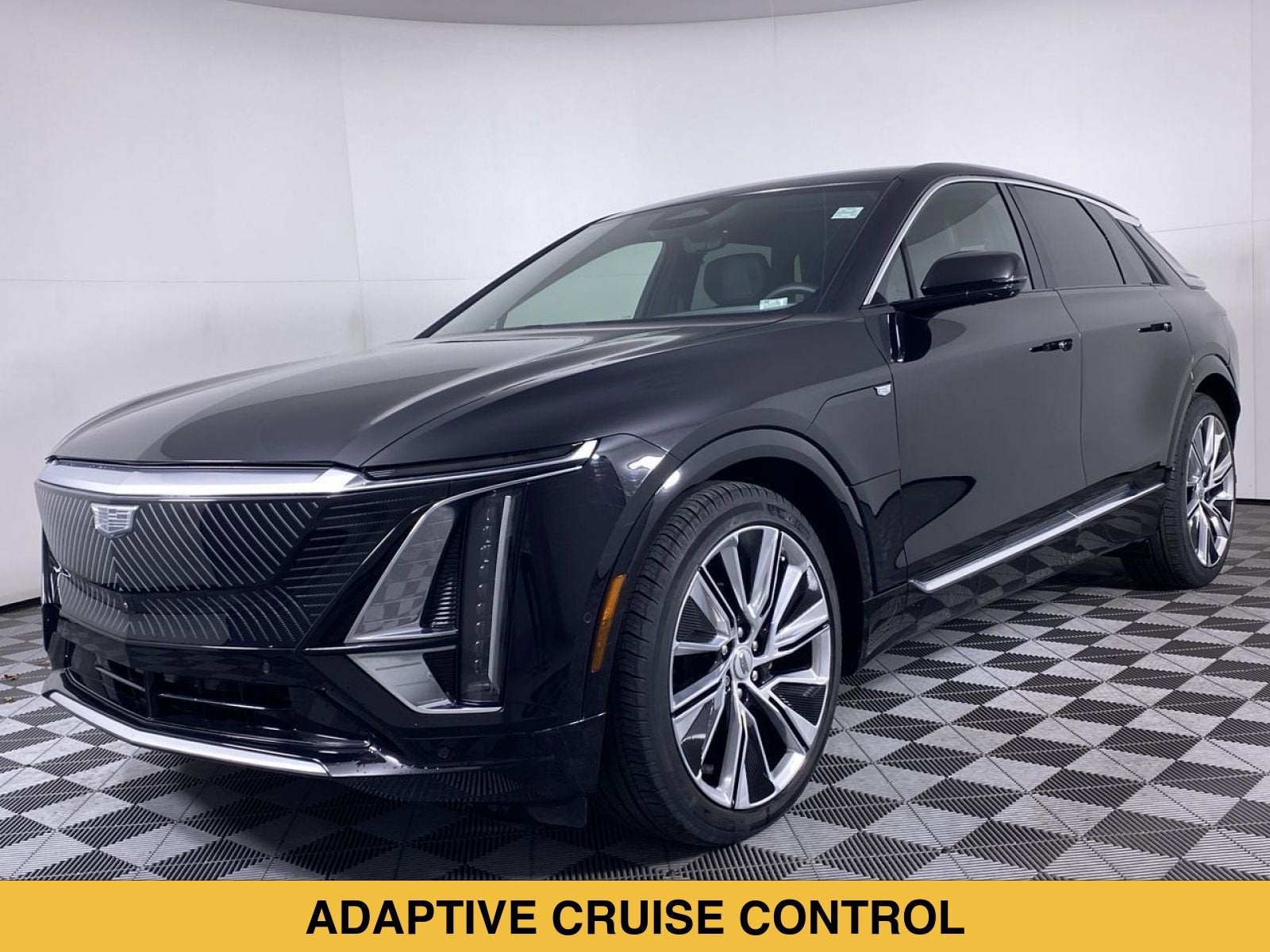 2024 Cadillac LYRIQ Luxury 3