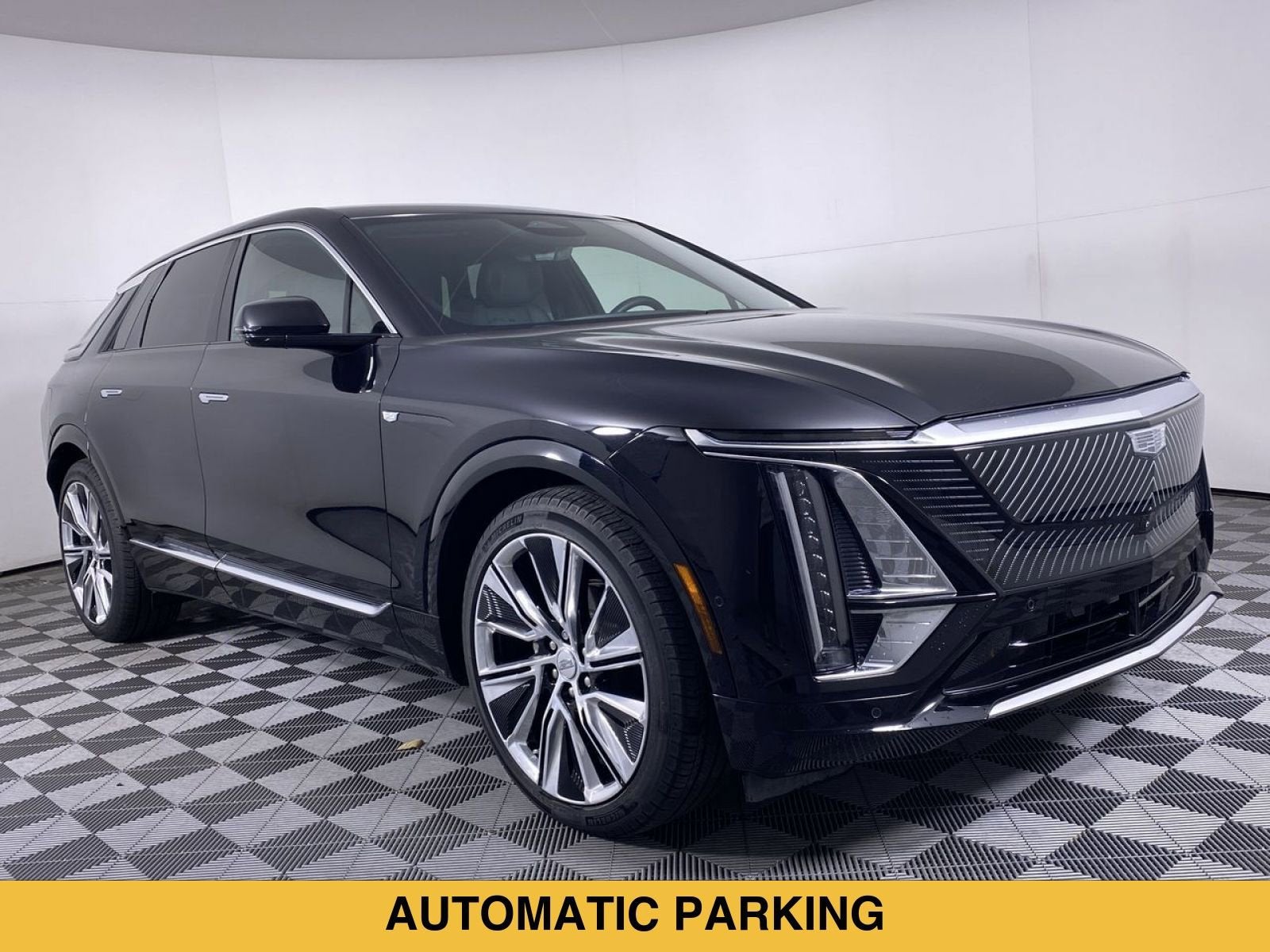 2024 Cadillac LYRIQ Luxury 3