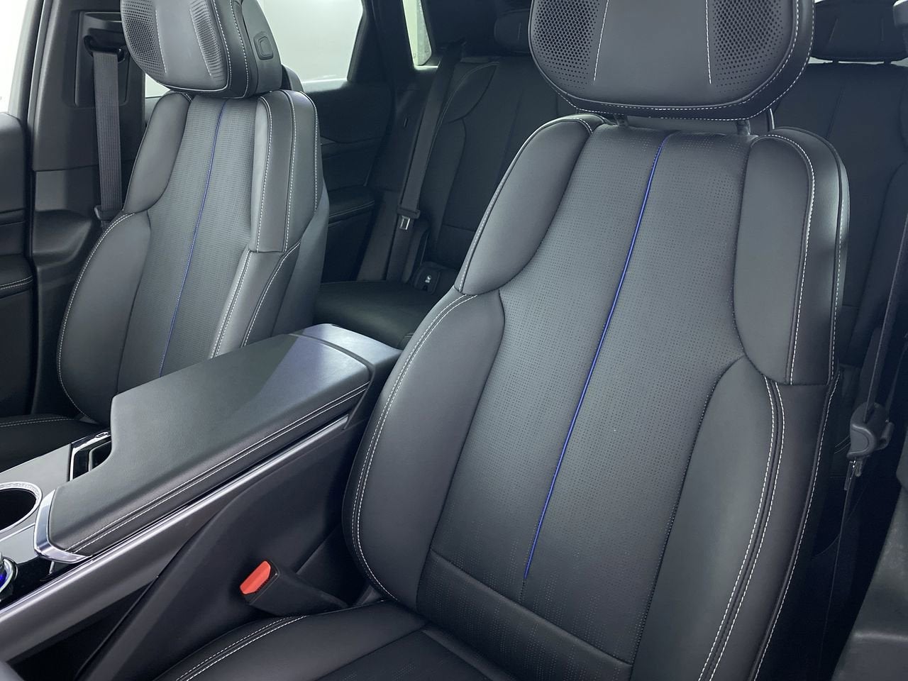 2024 Cadillac LYRIQ Luxury 3