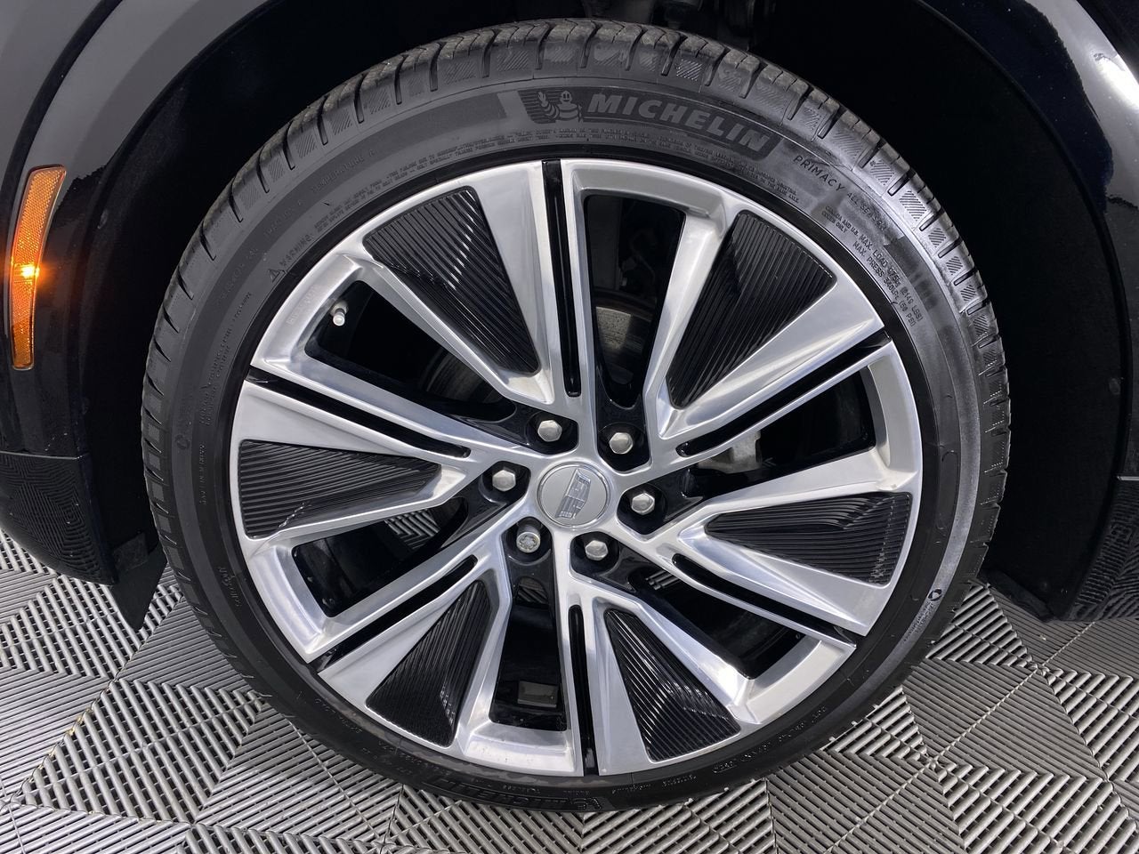 2024 Cadillac LYRIQ Luxury 3