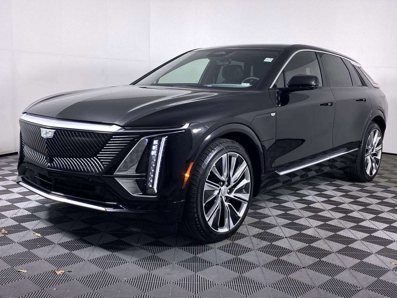 2024 Cadillac LYRIQ Luxury 3