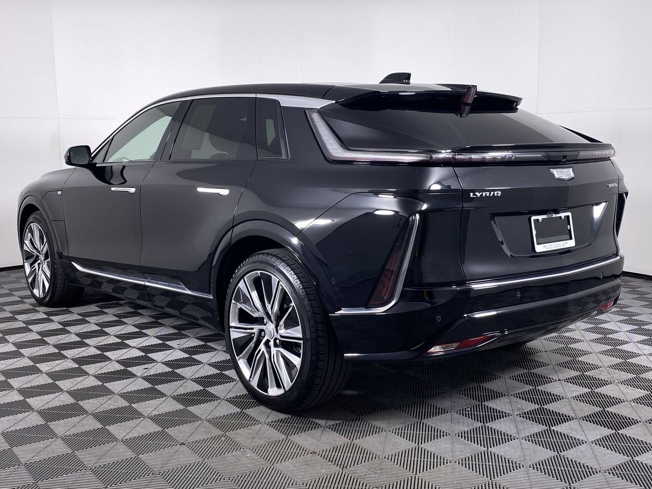 2024 Cadillac LYRIQ Luxury 3