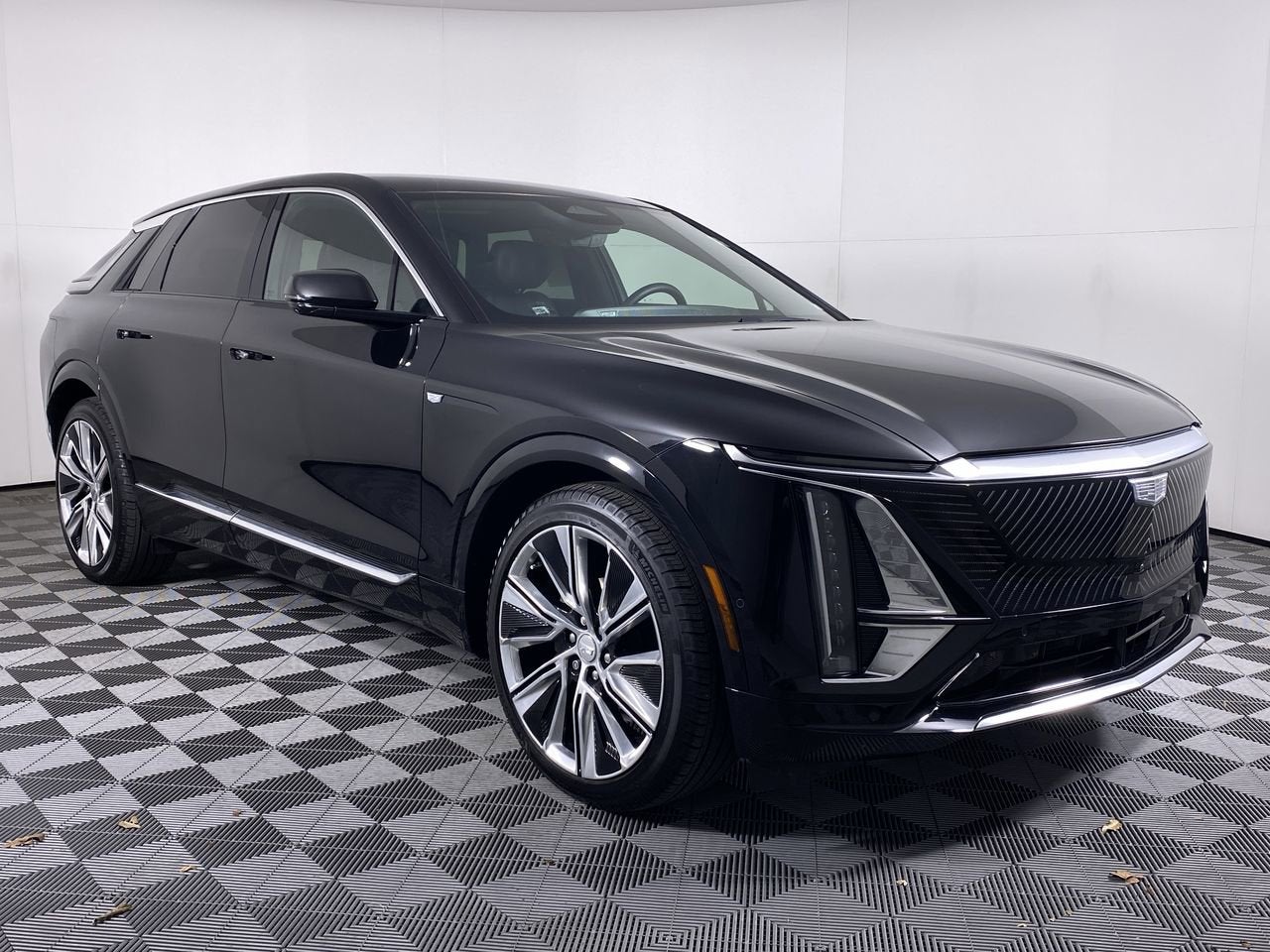 2024 Cadillac LYRIQ Luxury 3