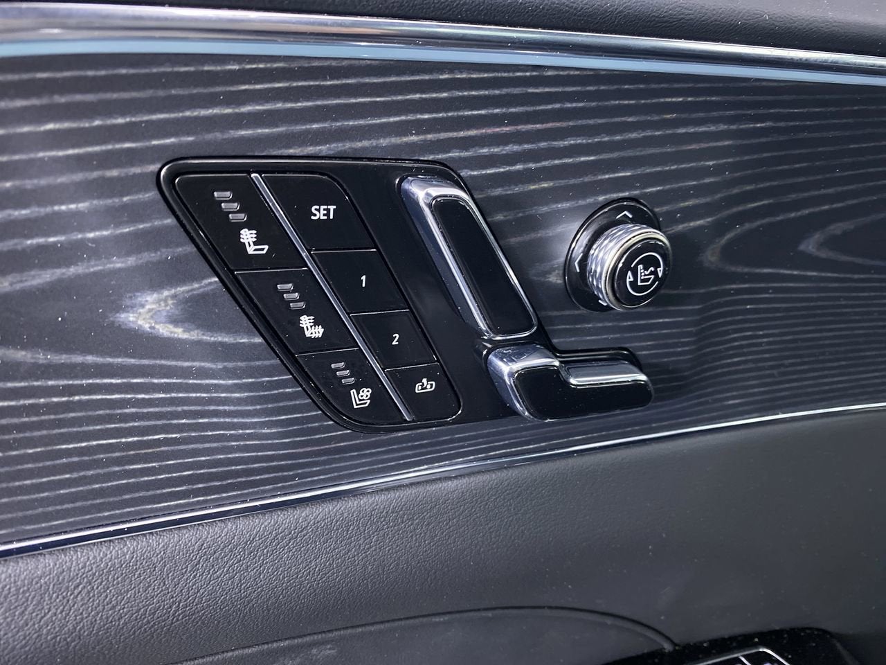 2024 Cadillac LYRIQ Luxury 3