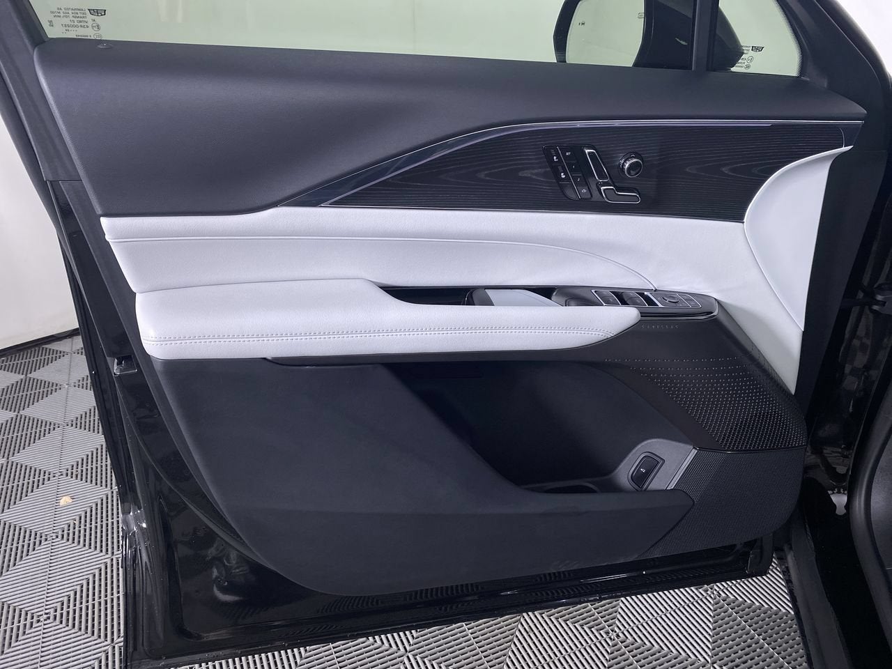2024 Cadillac LYRIQ Sport 1