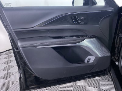 2025 Cadillac LYRIQ Luxury 3
