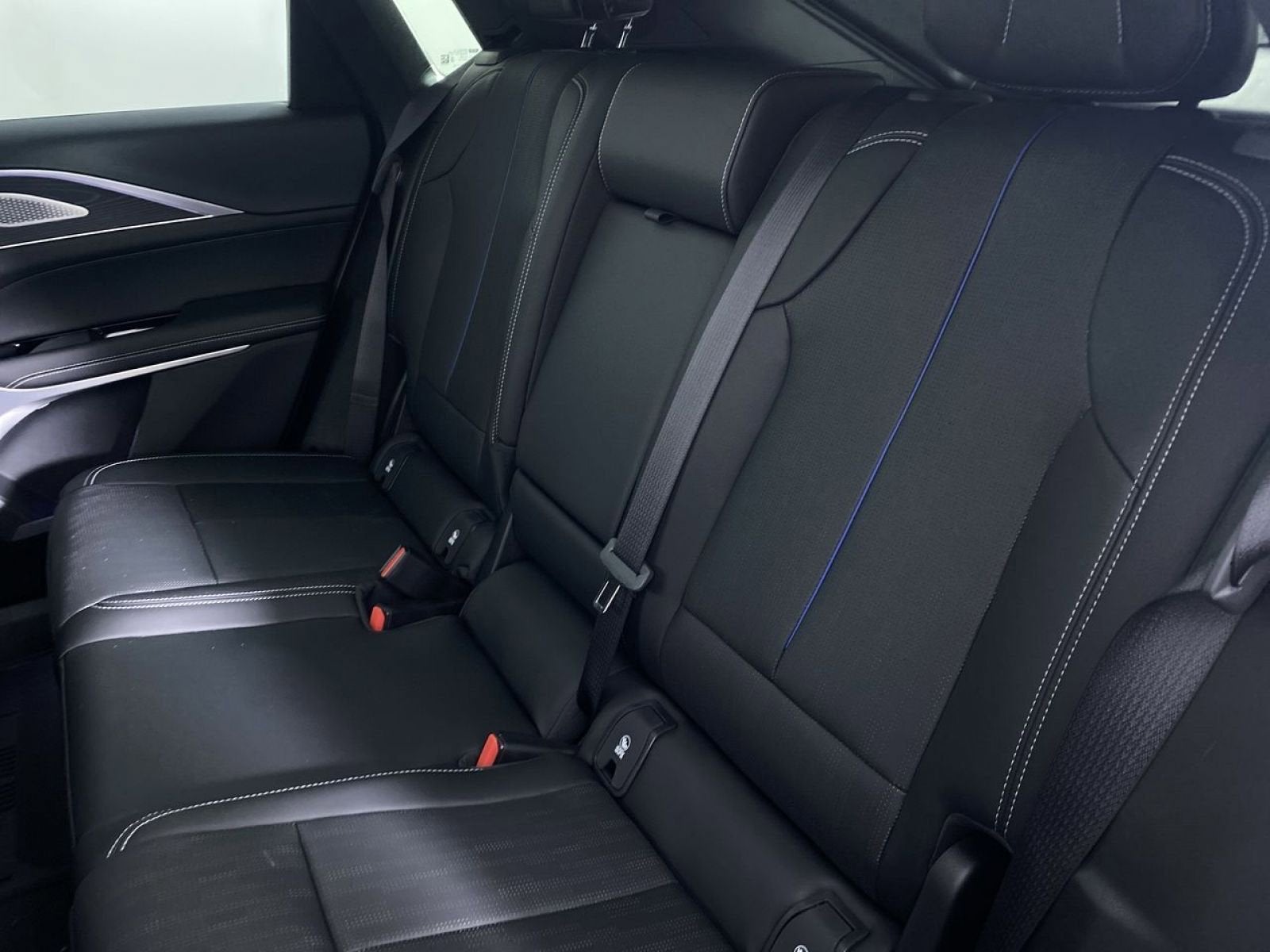 2025 Cadillac LYRIQ Luxury 3