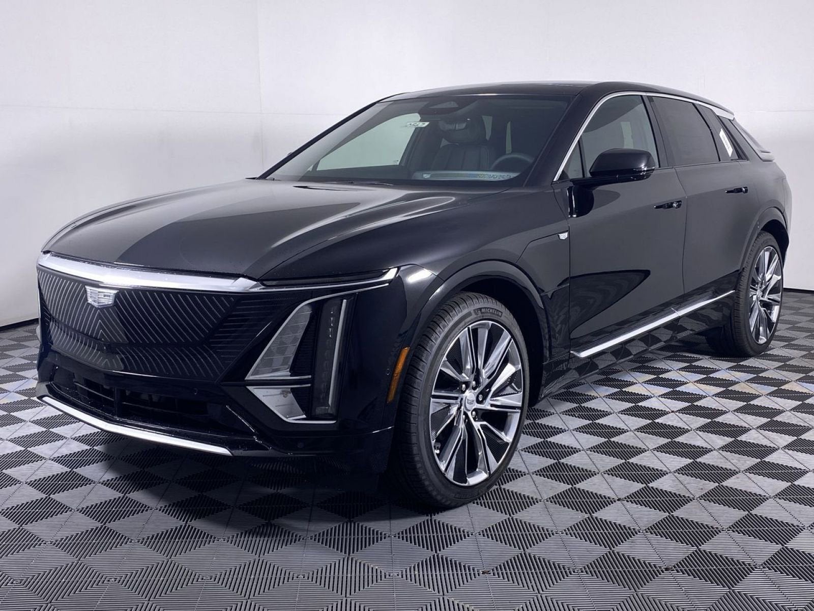 2025 Cadillac LYRIQ Luxury 3