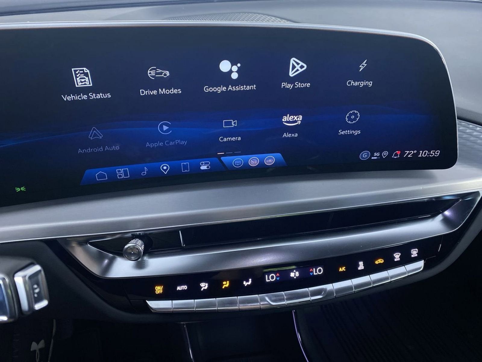 2025 Cadillac LYRIQ Luxury 3