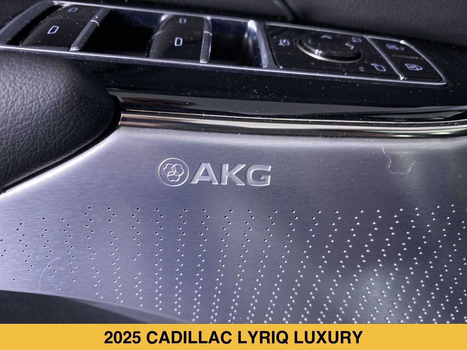 2025 Cadillac LYRIQ Luxury 3