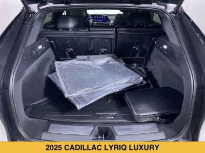 2025 Cadillac LYRIQ Luxury 3