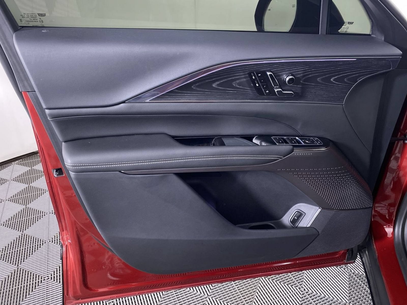 2024 Cadillac LYRIQ Sport 1