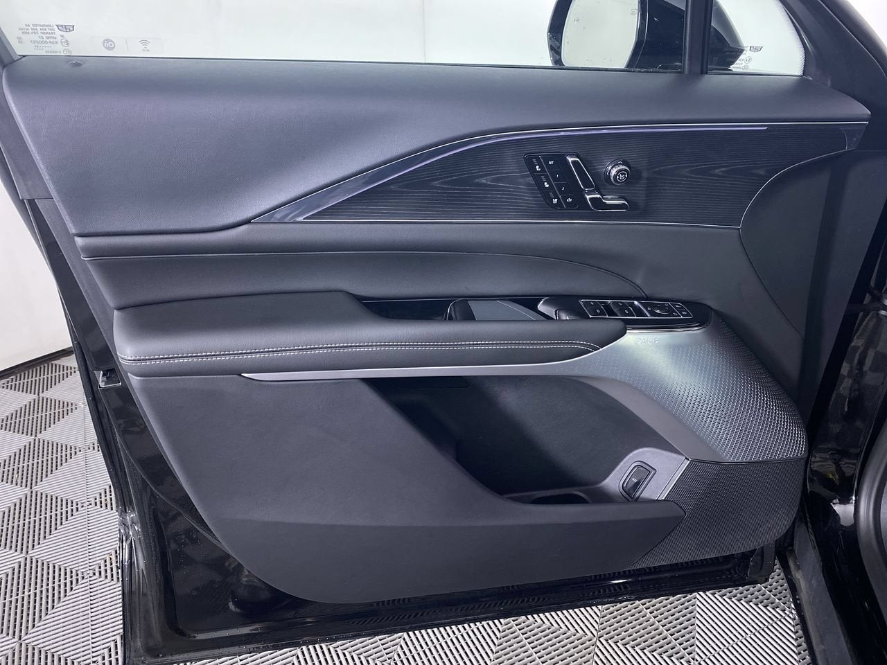 2024 Cadillac LYRIQ Sport 2
