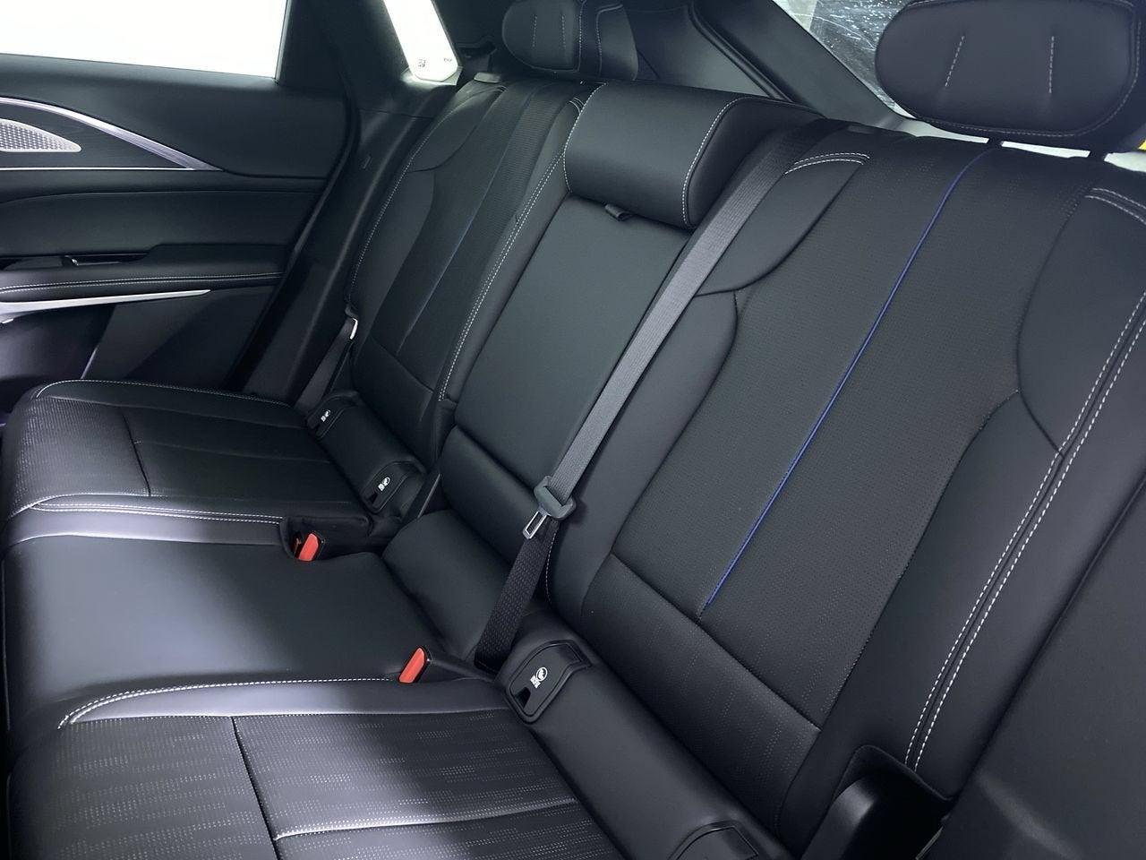 2024 Cadillac LYRIQ Sport 2