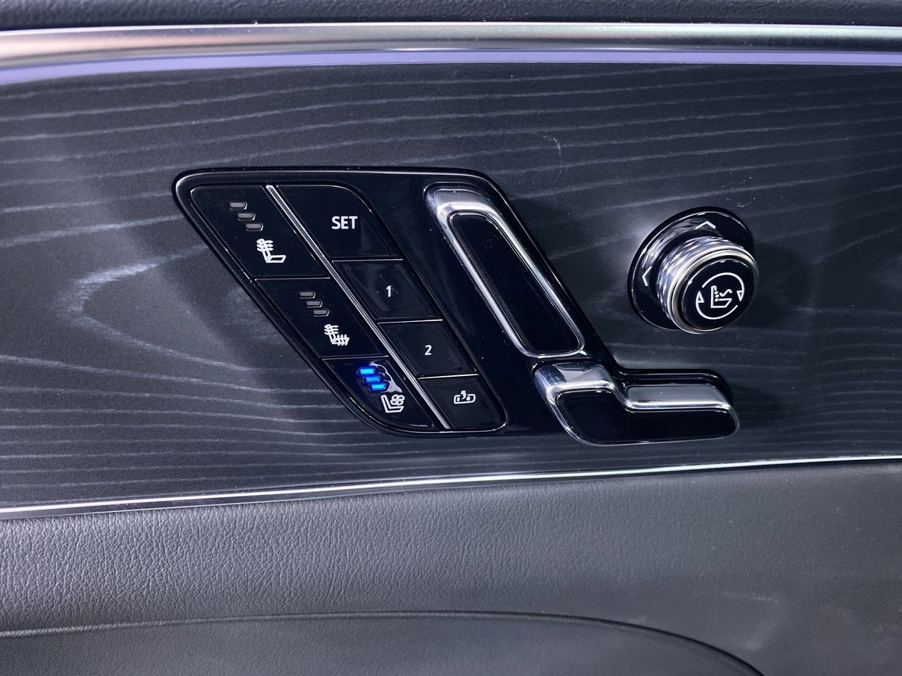 2025 Cadillac LYRIQ Sport 2