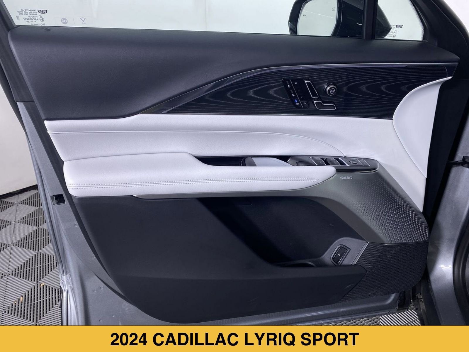 2024 Cadillac LYRIQ Sport 3