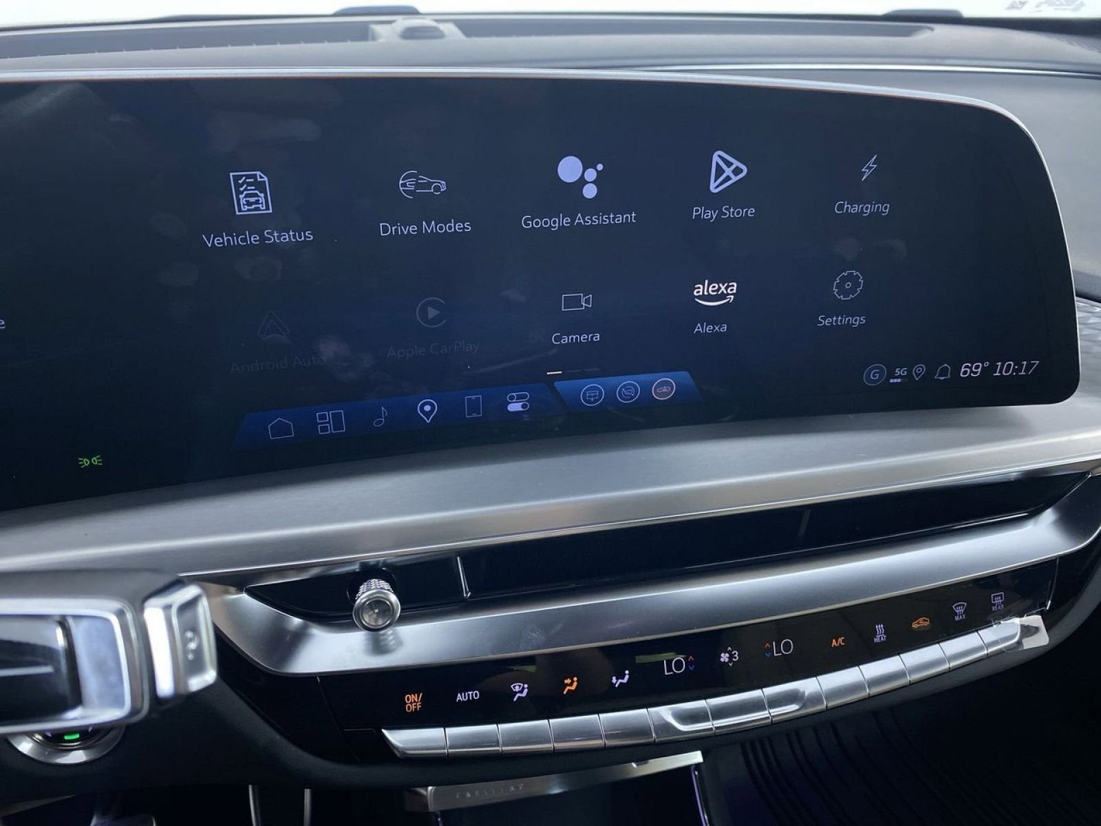 2025 Cadillac LYRIQ Sport 3