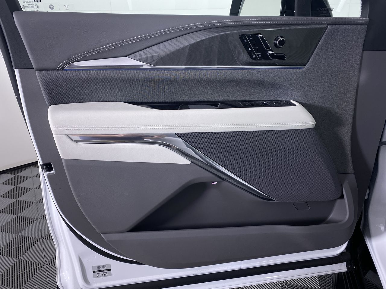 2025 Cadillac ESCALADE IQ Sport 1