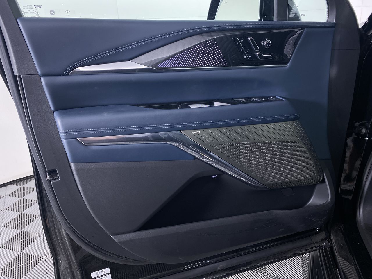 2025 Cadillac ESCALADE IQ Sport 2