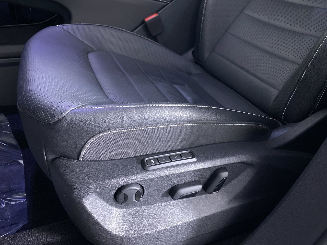 2025 Volkswagen Atlas Cross Sport 2.0T SEL R-Line Black