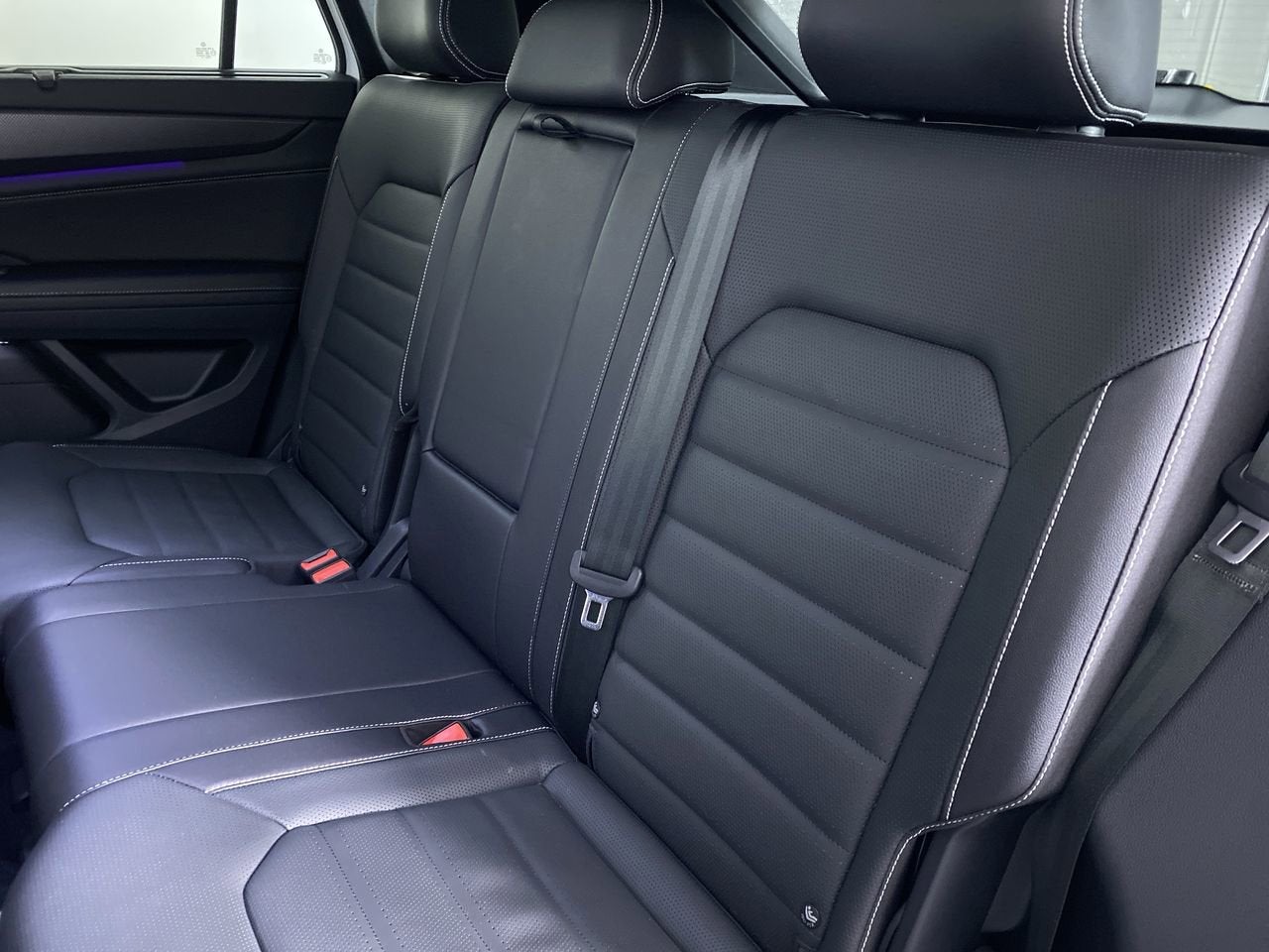 2025 Volkswagen Atlas Cross Sport 2.0T SEL R-Line Black