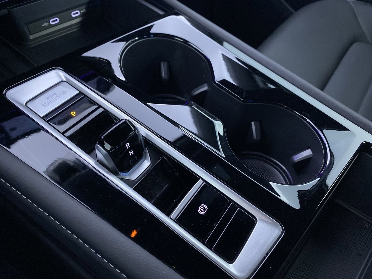 2025 Volkswagen Atlas Cross Sport 2.0T SEL R-Line Black