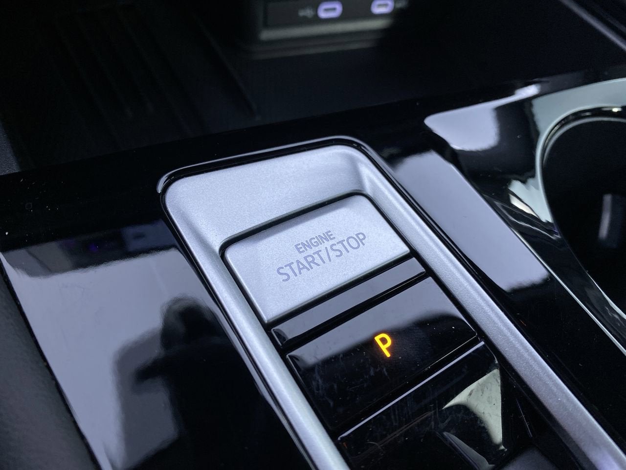 2025 Volkswagen Atlas Cross Sport 2.0T SEL R-Line Black