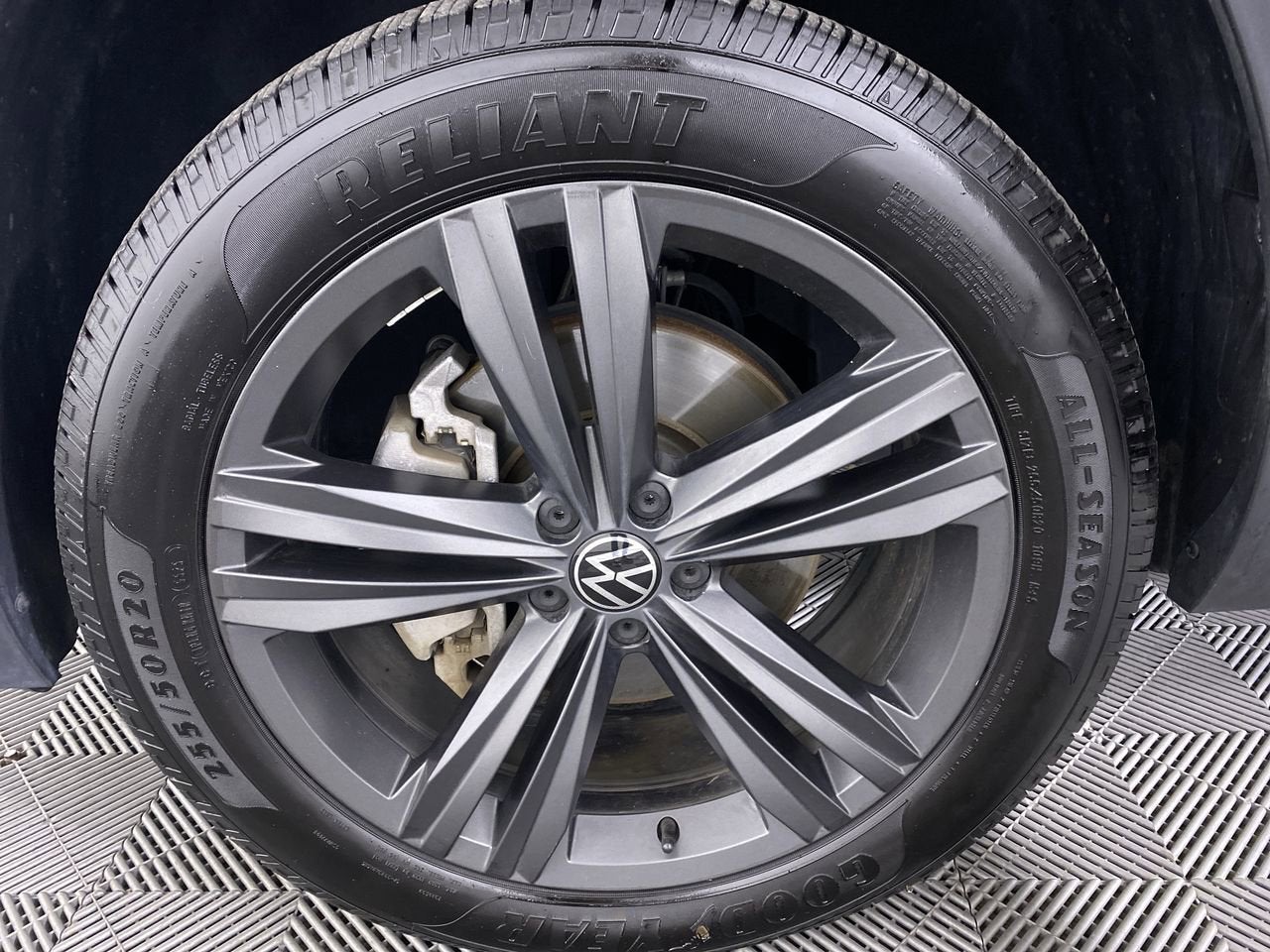 2021 Volkswagen Atlas Cross Sport 3.6L V6 SE w/Technology R-Line