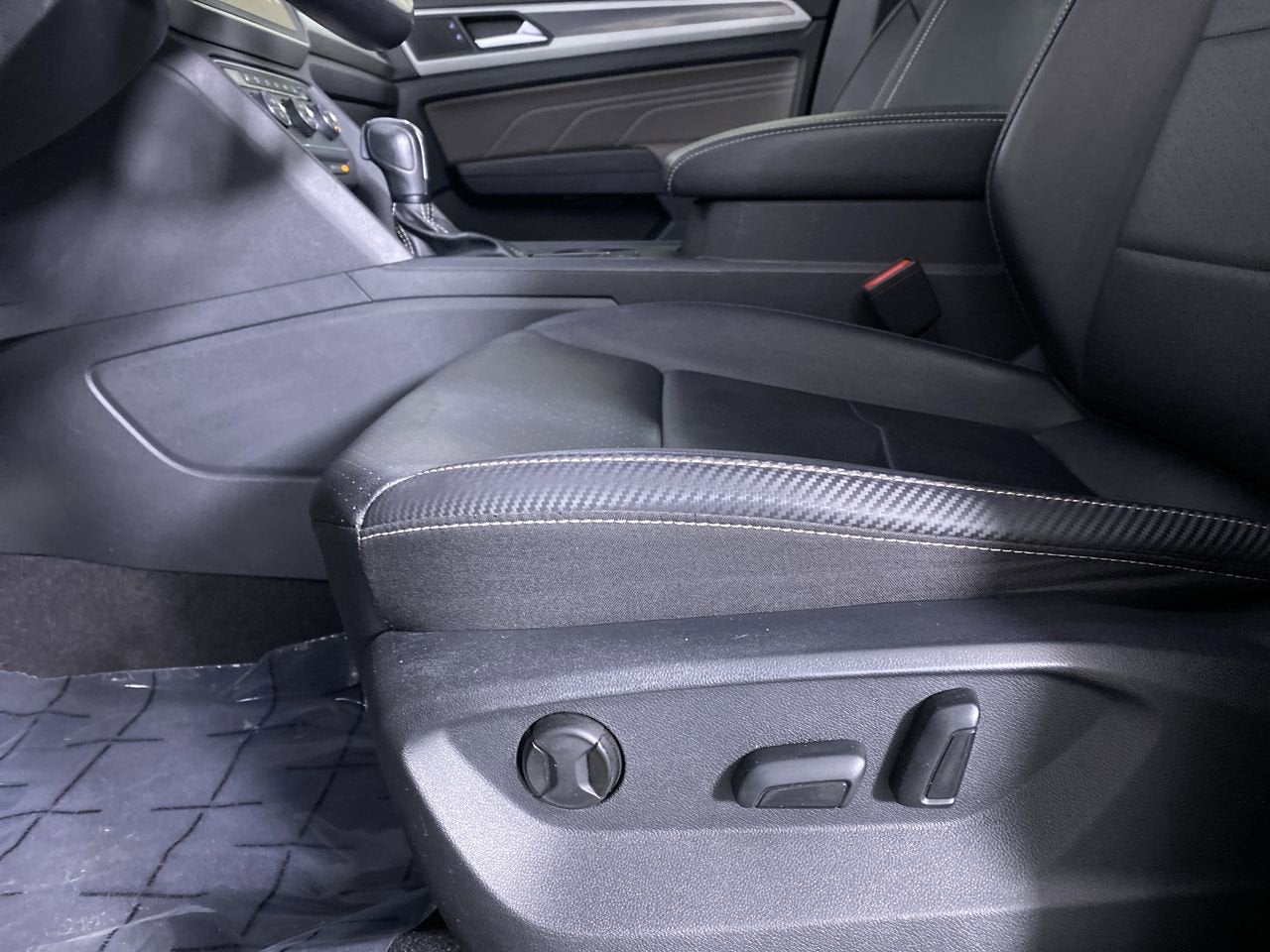 2021 Volkswagen Atlas Cross Sport 3.6L V6 SE w/Technology R-Line