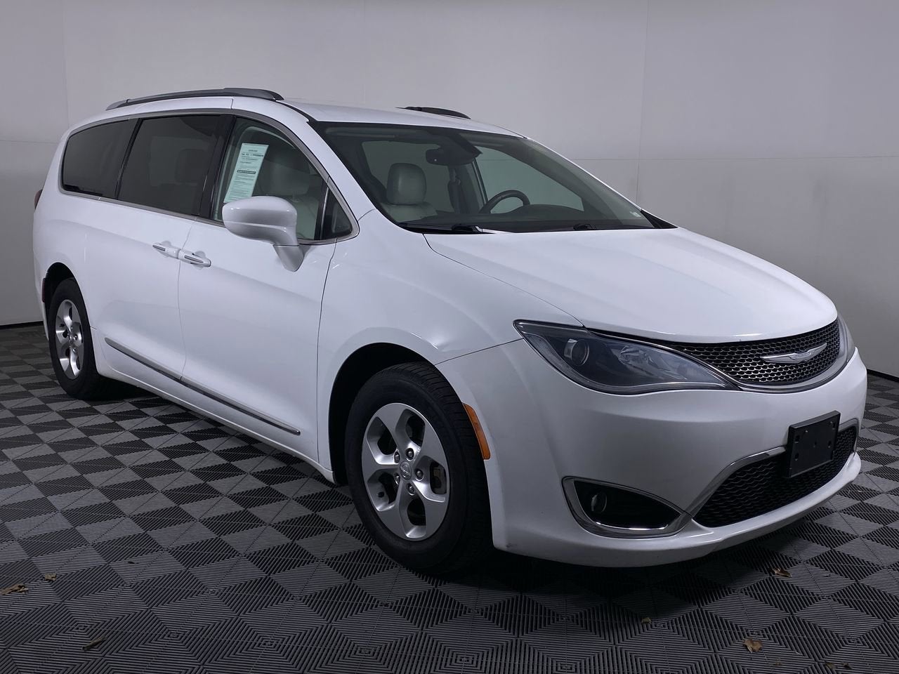 2017 Chrysler Pacifica Touring-L Plus