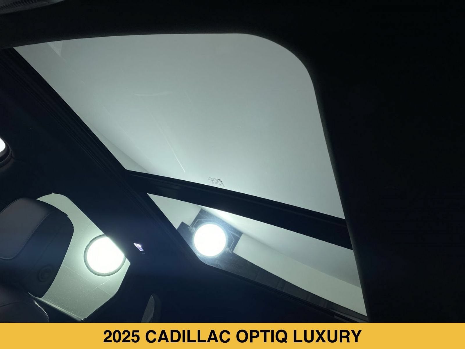 2025 Cadillac OPTIQ Luxury 2
