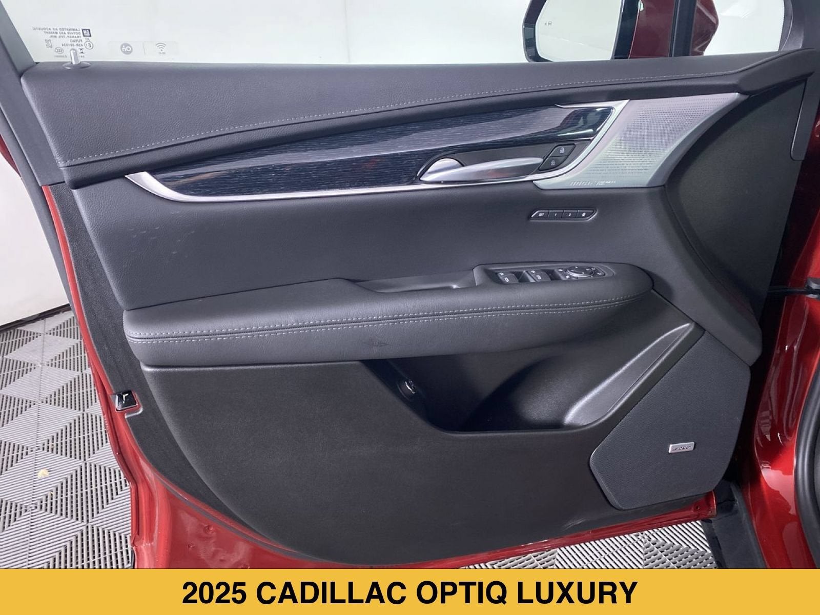 2025 Cadillac OPTIQ Luxury 2