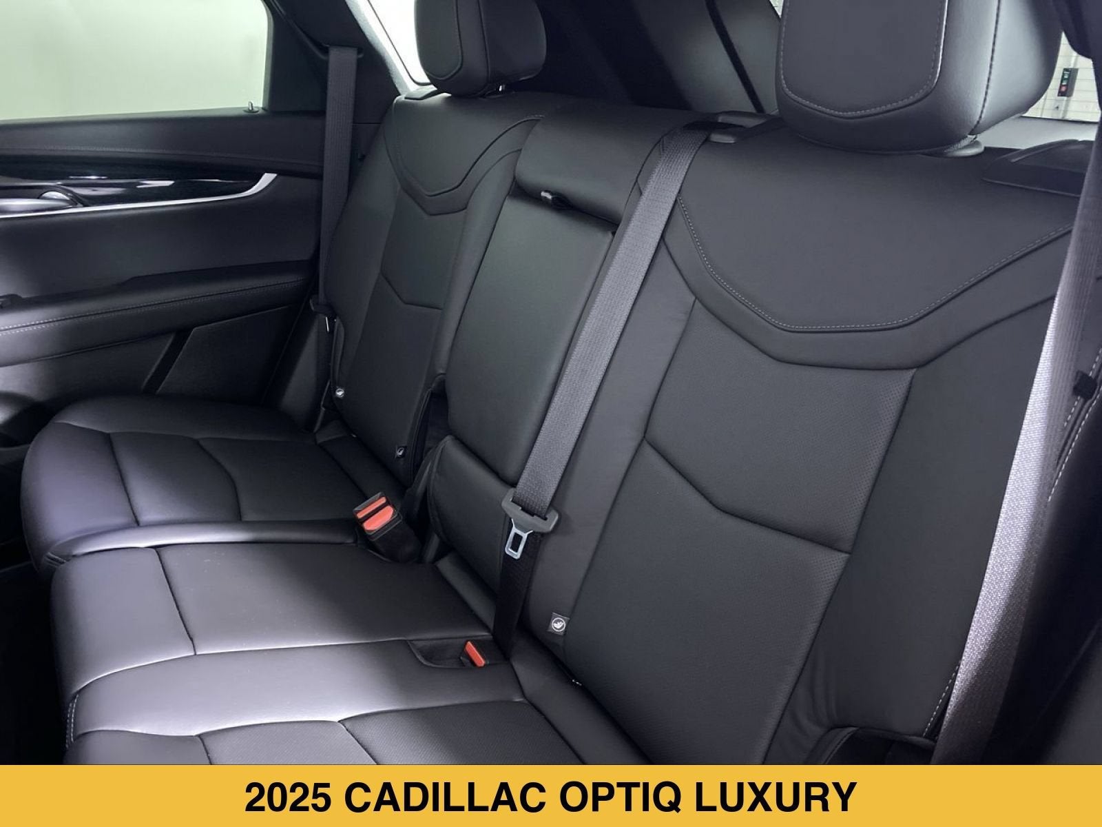 2025 Cadillac OPTIQ Luxury 2
