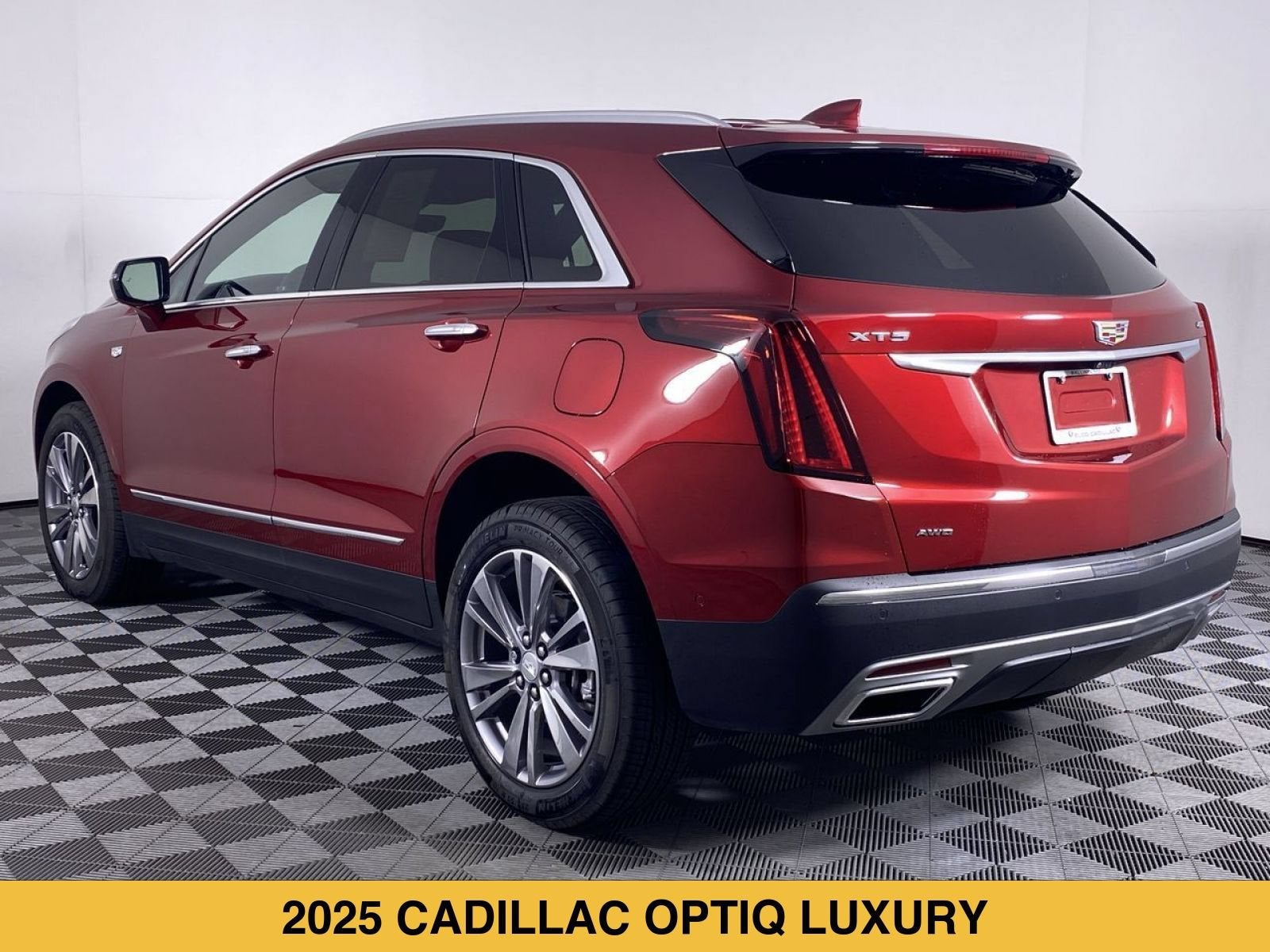 2025 Cadillac OPTIQ Luxury 2