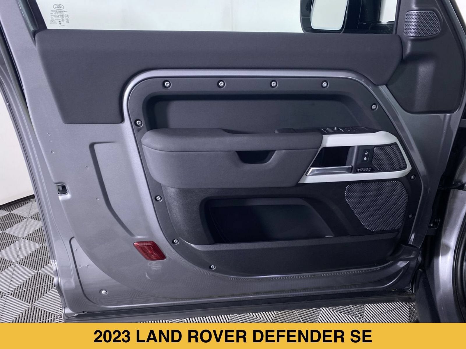 2023 Land Rover Defender 90 SE