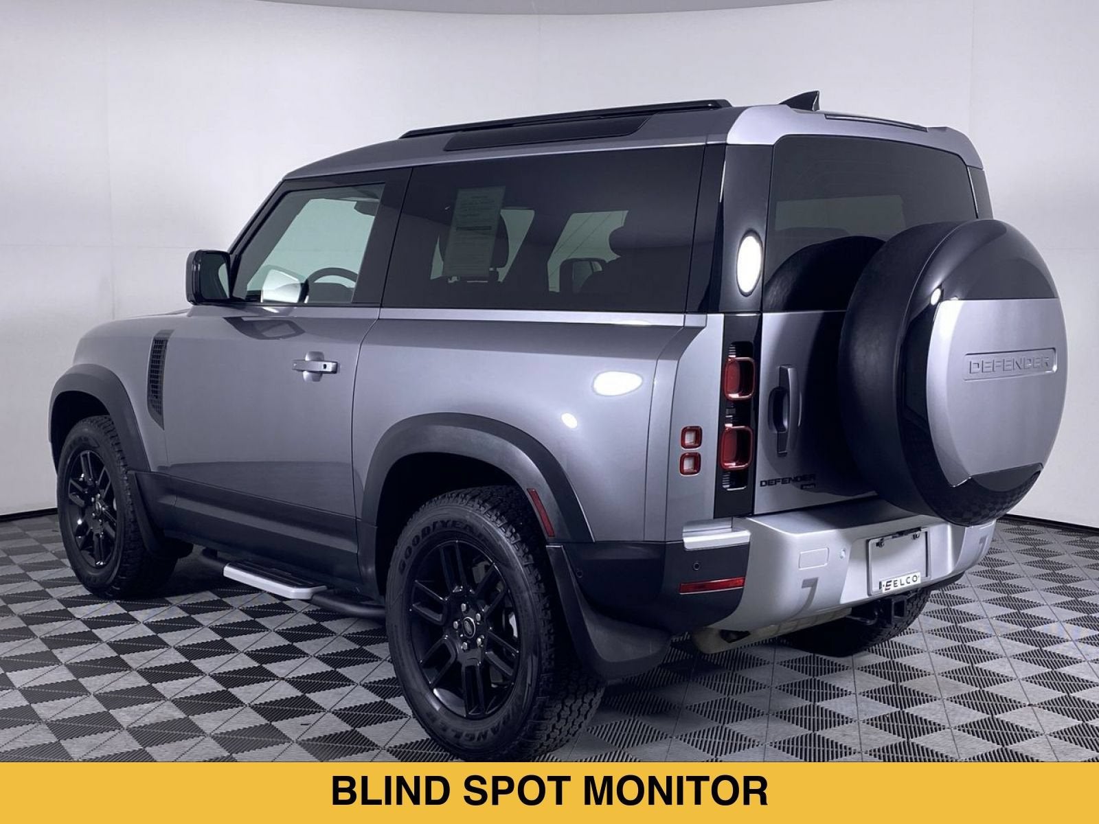 2023 Land Rover Defender 90 SE