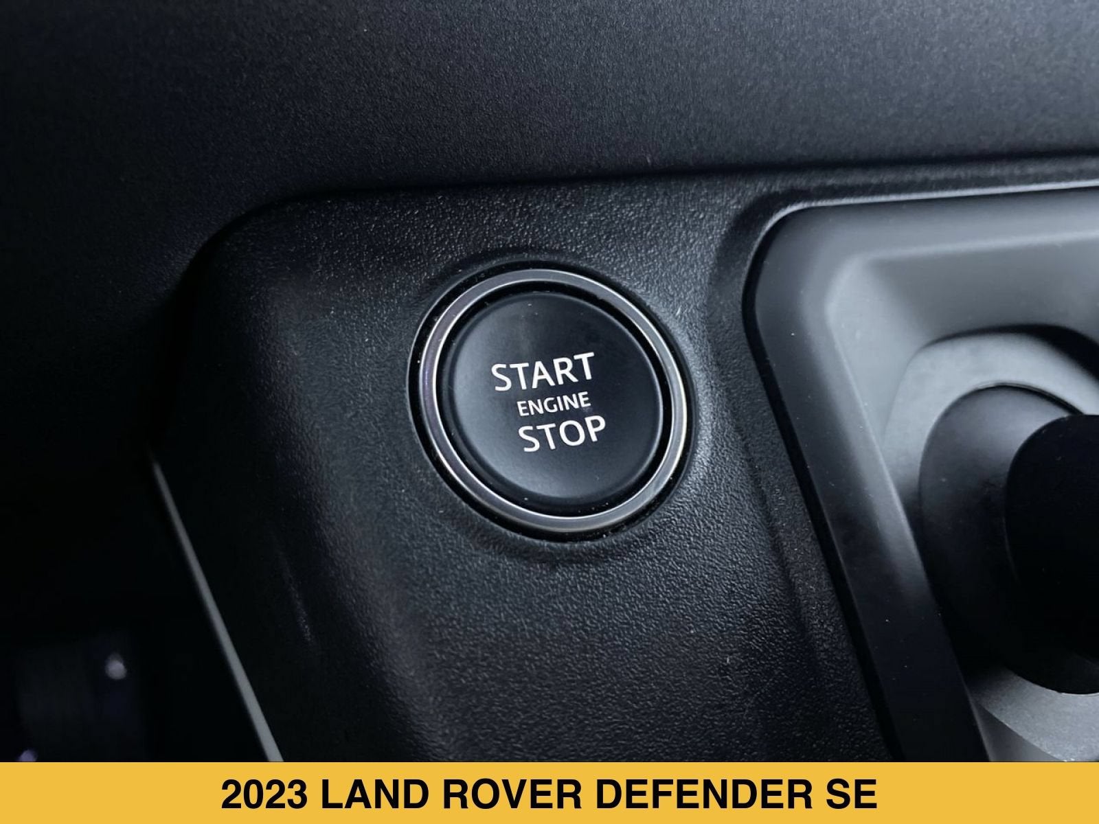 2023 Land Rover Defender 90 SE