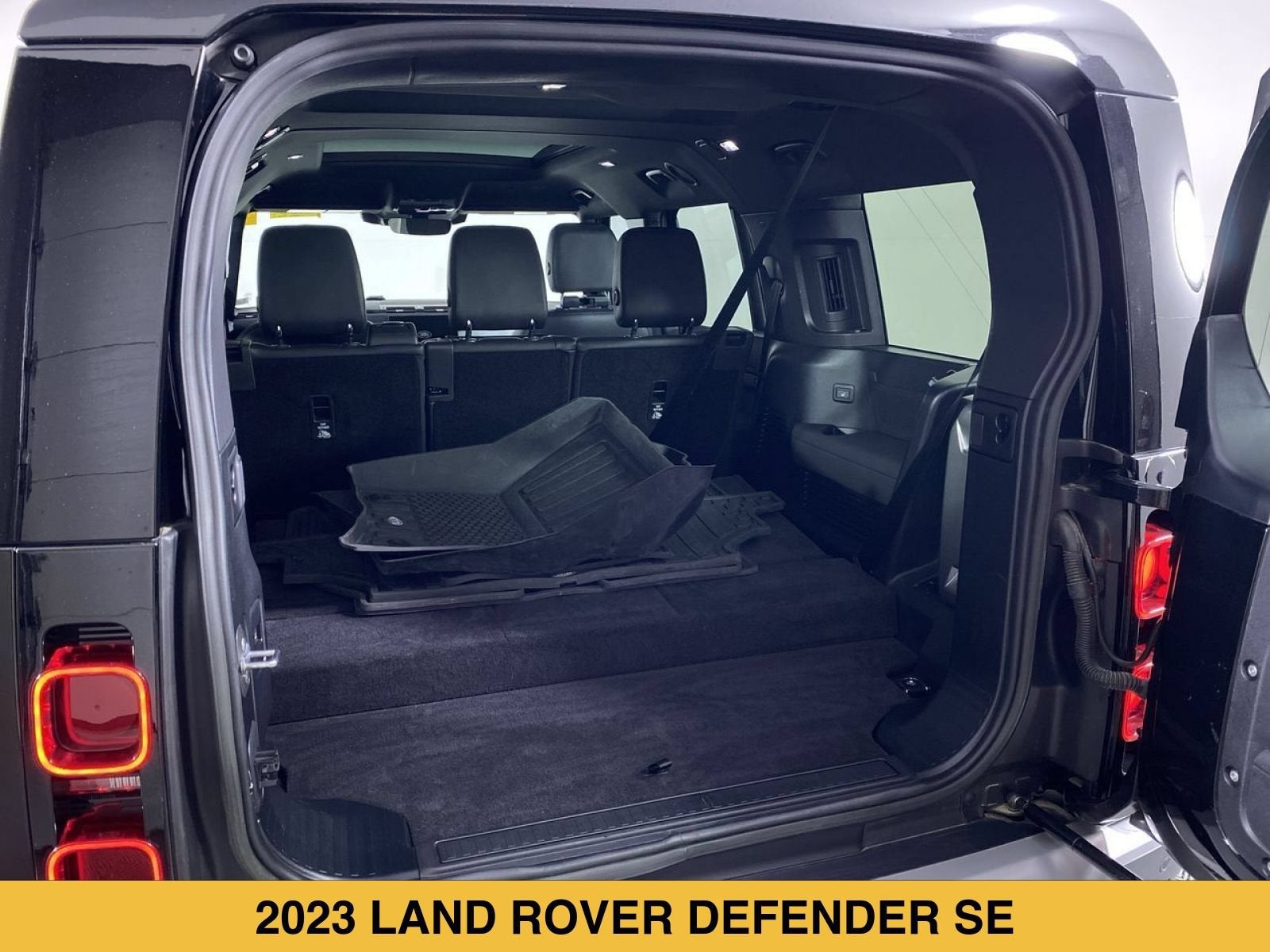 2023 Land Rover Defender 130 SE