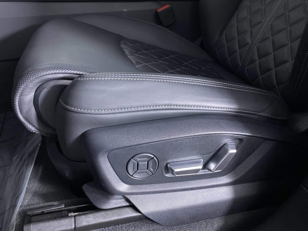 2025 Audi SQ7 Premium Plus TFSI quattro Tiptronic