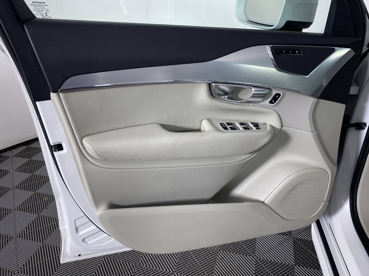 2018 Volvo XC90 T6 Momentum