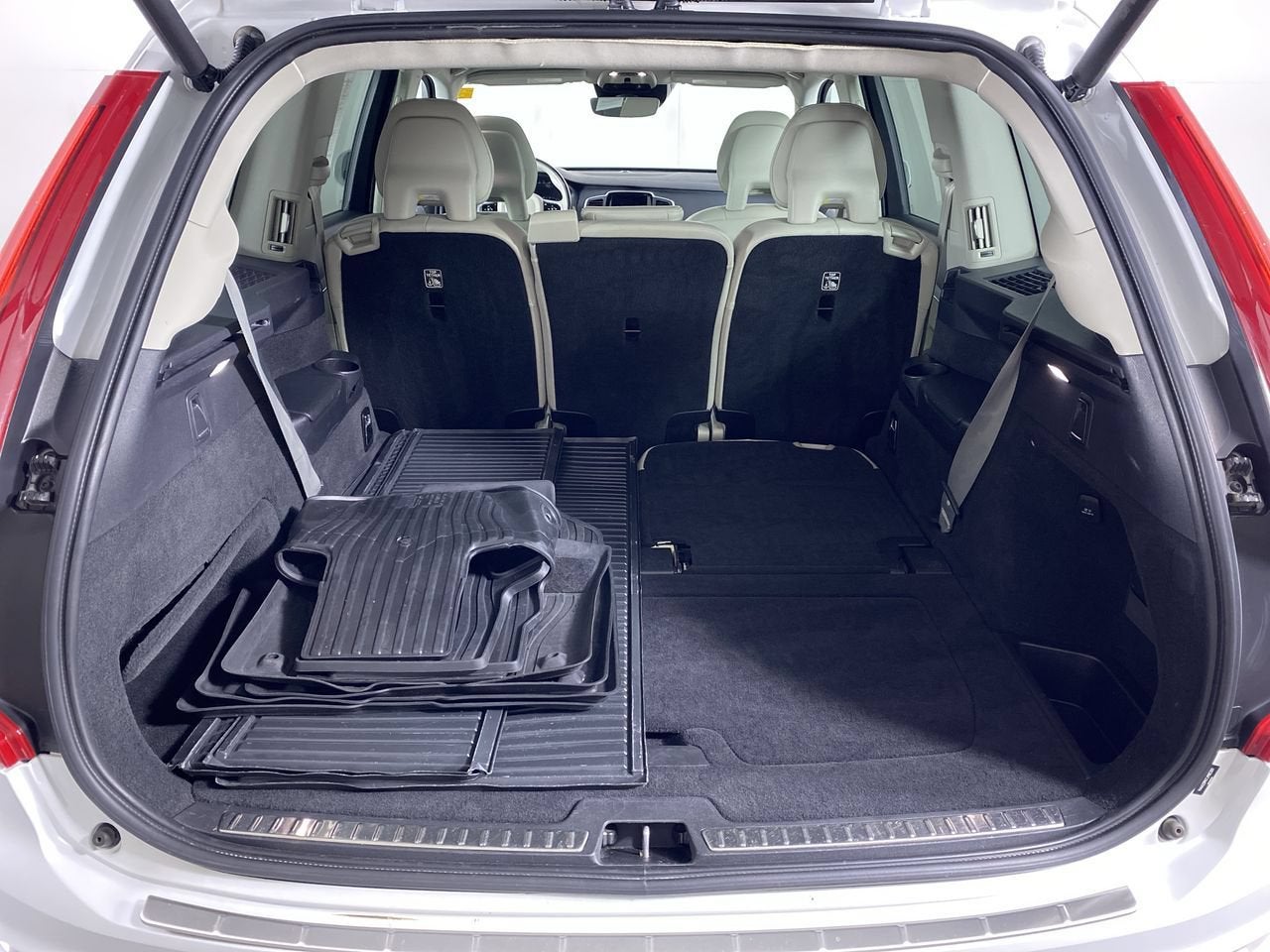 2018 Volvo XC90 T6 Momentum