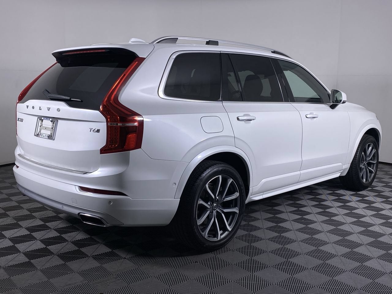 2018 Volvo XC90 T6 Momentum